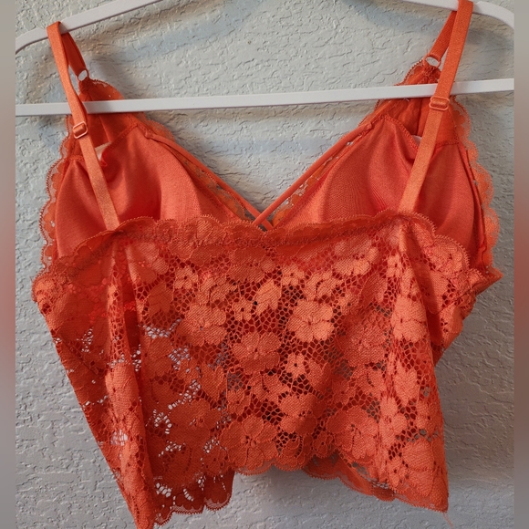 Lace crop top - Picture 2 of 2